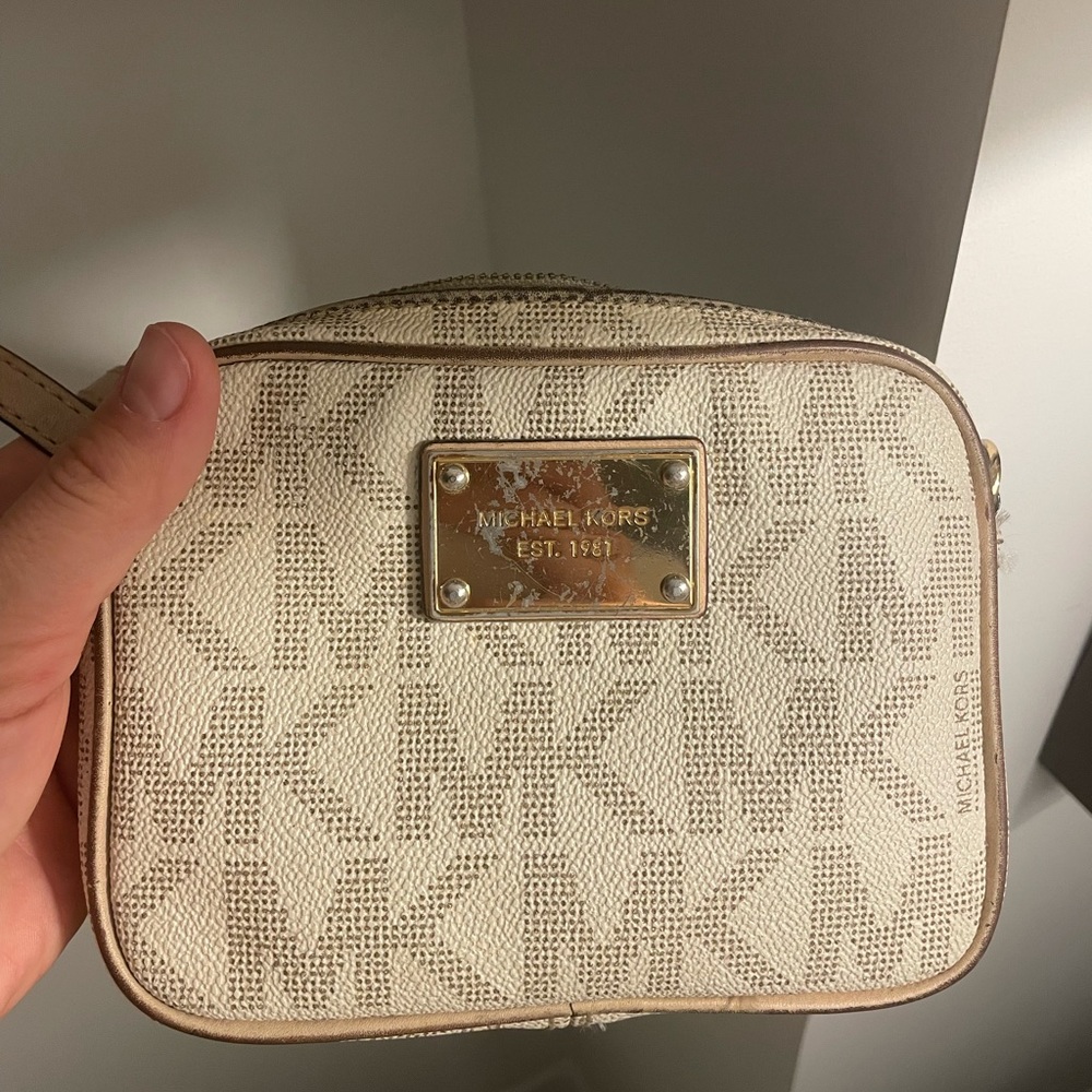 Michael kors crossbody bag